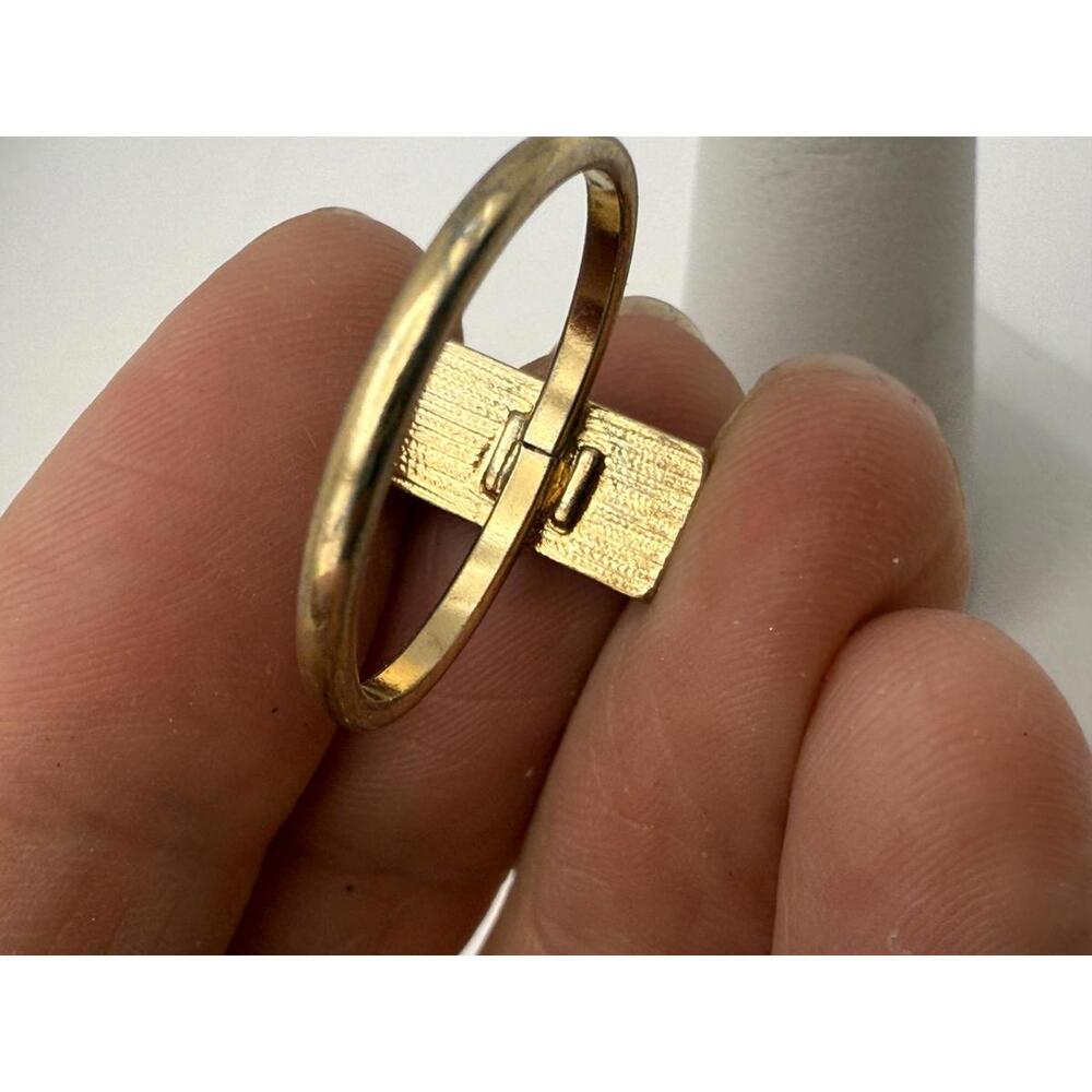 Green Gold Tone Ring With Rectangular Green Stone… - image 6